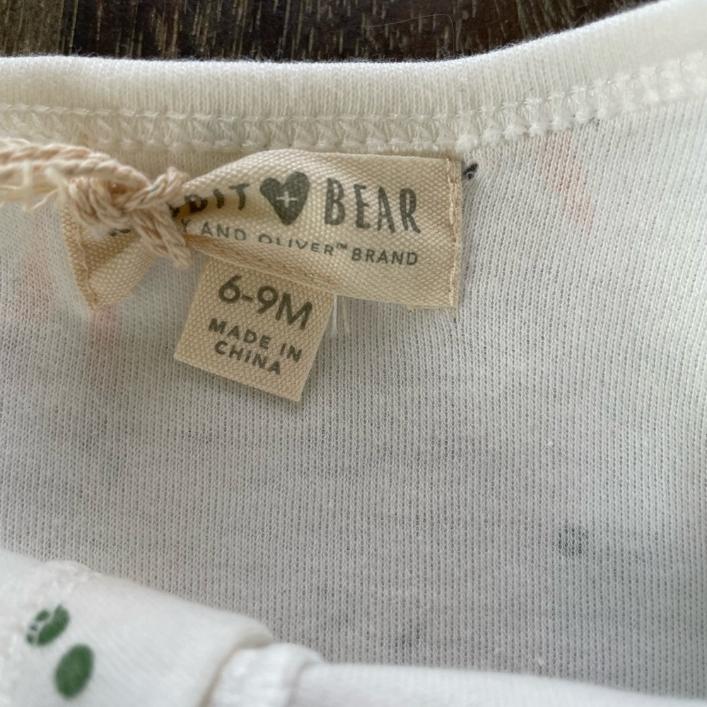 SOLD🥕 NWT Organic Cotton Carrot Long sleeve onesie with brown buttons - Picture 4 of 6